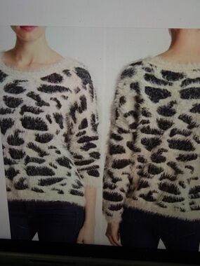 RAGA Fuzzy Cream/Black Sweater SzM NWOT